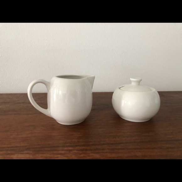 Maxwell & Williams Other - Cream and Sugar set